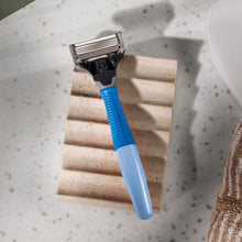 Harry's Shaving Razor for Men with 2 Razor Blade Refill Cartridges, Glacier Blue