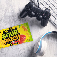 SOUR PATCH KIDS &amp; SWEDISH FISH Paquete variado de caramelos, 2 oz., 24 unidades.