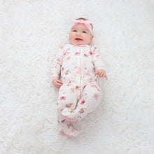 ThePeanutshellLayetteGiftSetforBabyGirls_23EssentialPieces_PinkRainbowSafariAnimals1 - USA Mega Market