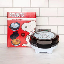 UncannyBrandsPeanutsSnoopyWaffleMaker2 - USA Mega Market