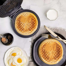 UncannyBrandsPeanutsSnoopyWaffleMaker4-_5 - USA Mega Market